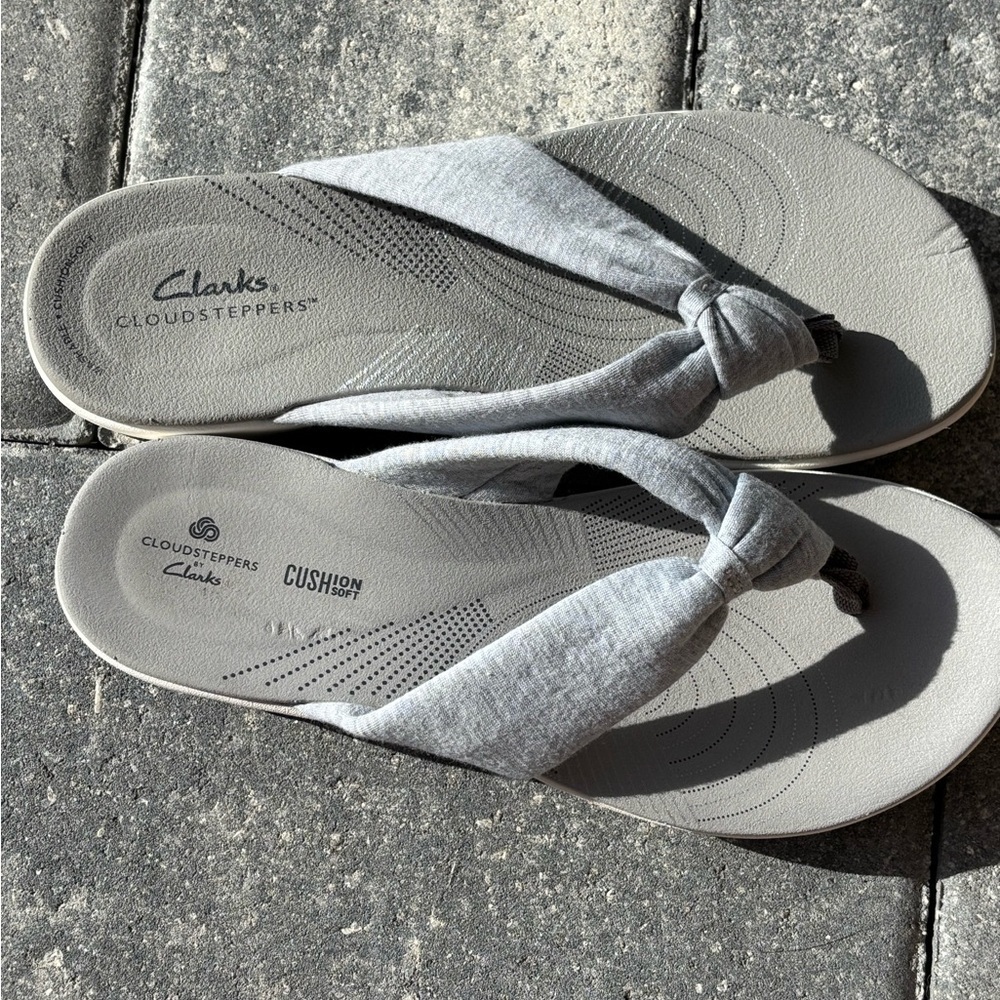 Clarks Women's Gray Knotted Sandals - Picture 2 of 4